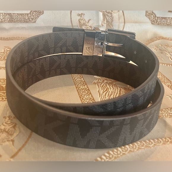 MICHAEL KORS Reversible Black/Brown Logo Belt, Square Silver-tone Buckle, M - Picture 7 of 8